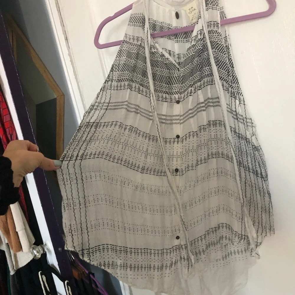 Free People ONE Women's Black & white Neck Tie Sleeveless Blouse - Picture 3 of 7